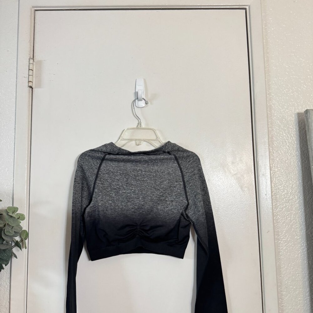 GYMSHARK Adapt Ombre Seamless Long Sleeve Workout Crop Top Black Gray Medium - Picture 6 of 10
